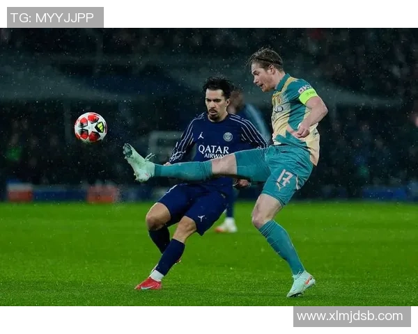 足球明星背面照片集锦展现他们独特魅力与风采的精彩瞬间